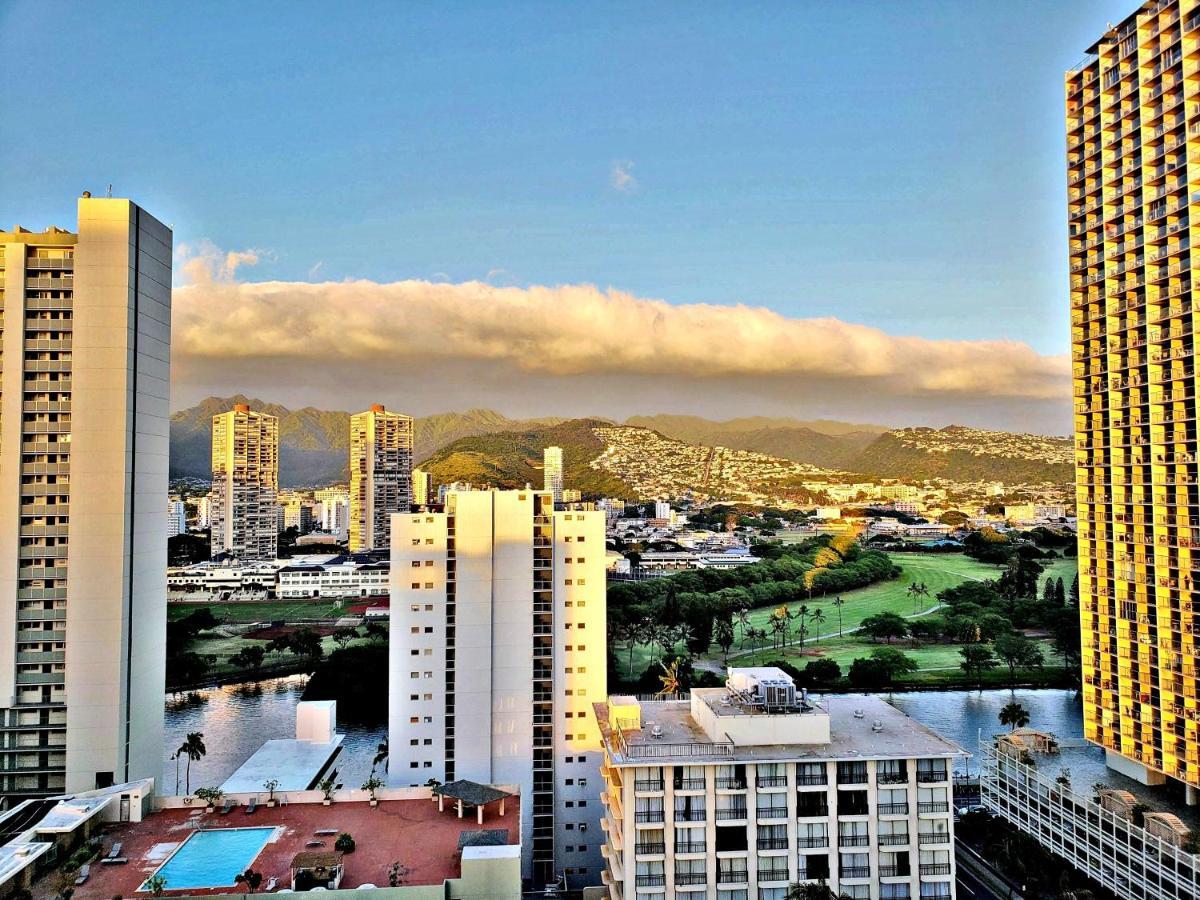 Private One Bedroom Condo, With Corporate Rental Car Savings Code Included, Free Onsite Parking Honolulu Exterior foto